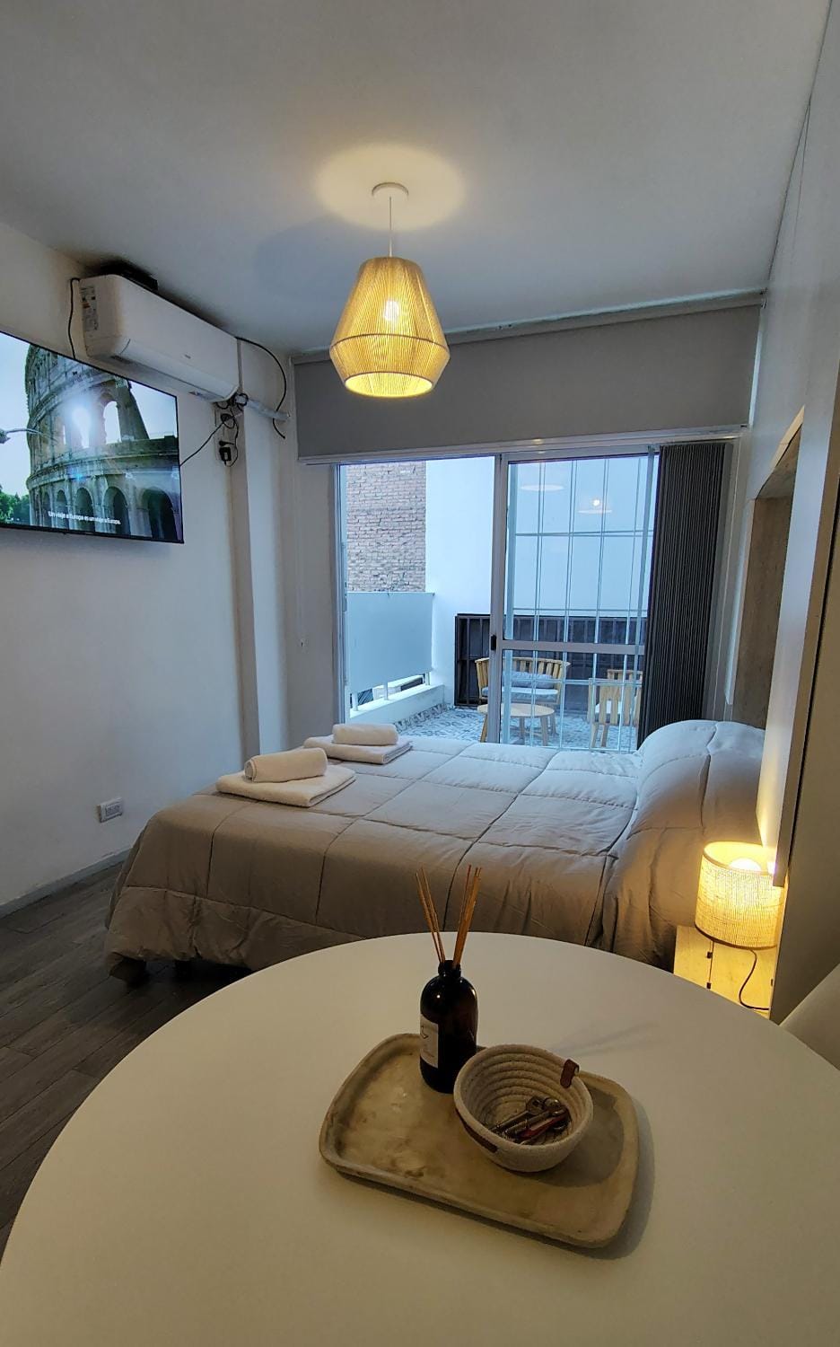 Bed, TV and multimedia, Balcony/Terrace, Photo of the whole room, Bedroom, internet, air conditioner