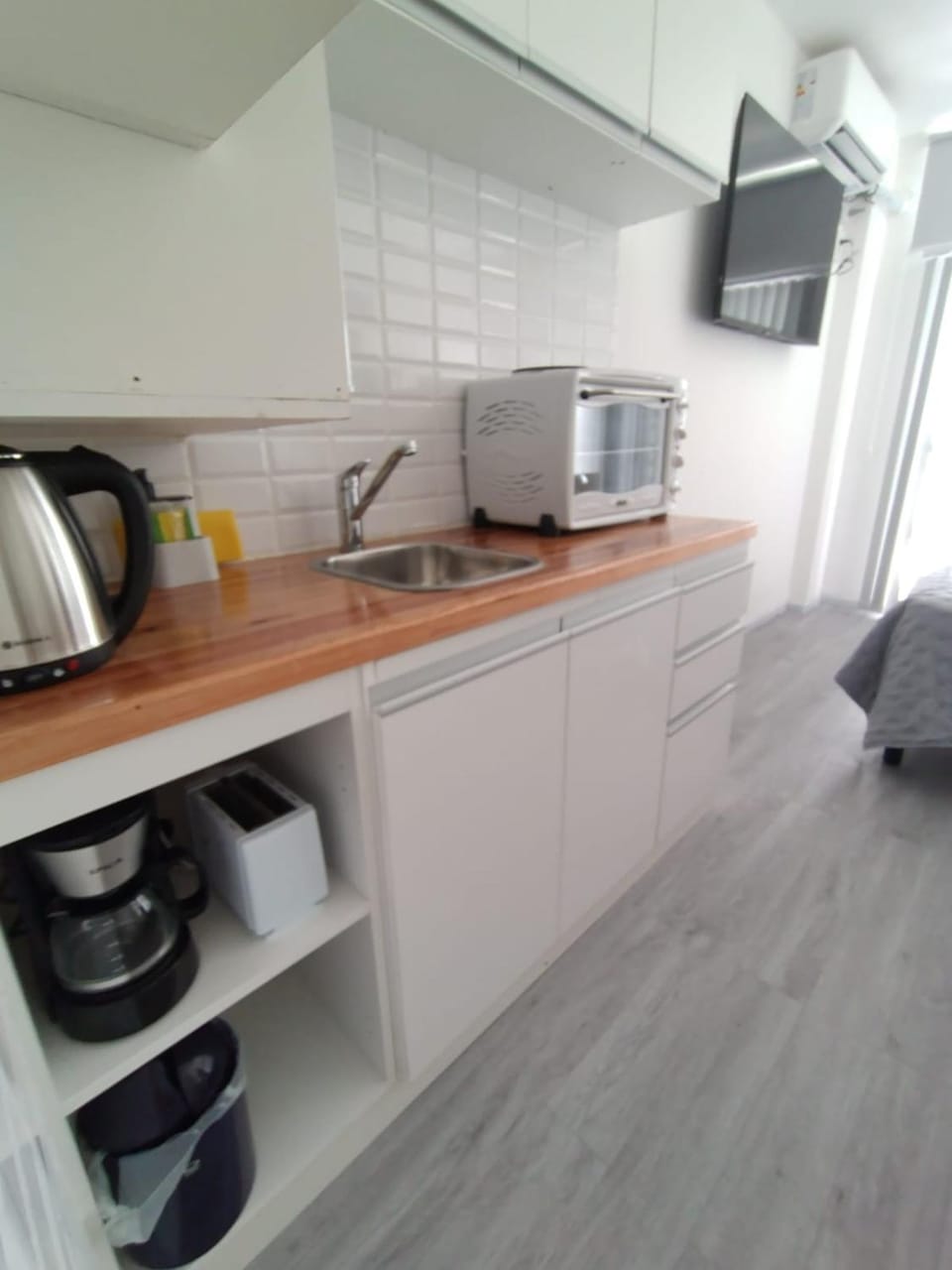 TV and multimedia, Kitchen or kitchenette, internet, microwave, stove, toaster