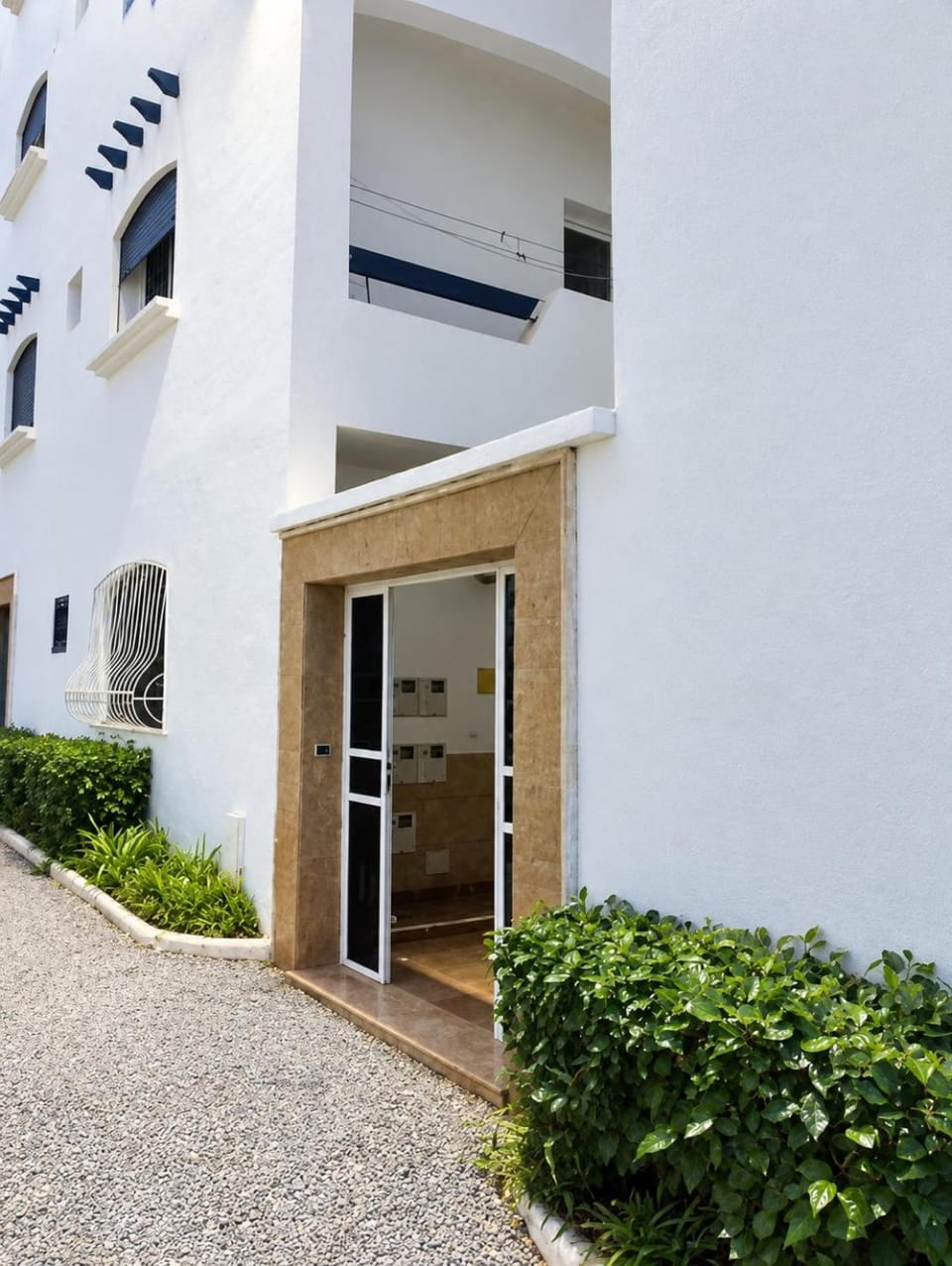Facade/entrance
