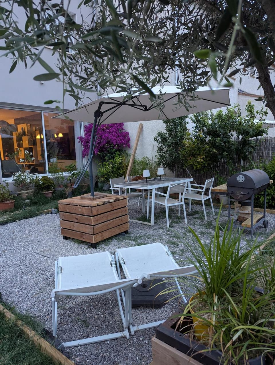 La Maison du Soleil & du Calme Centre-ville à Pied Parking Privé à Nîmes ! Villa in Nimes