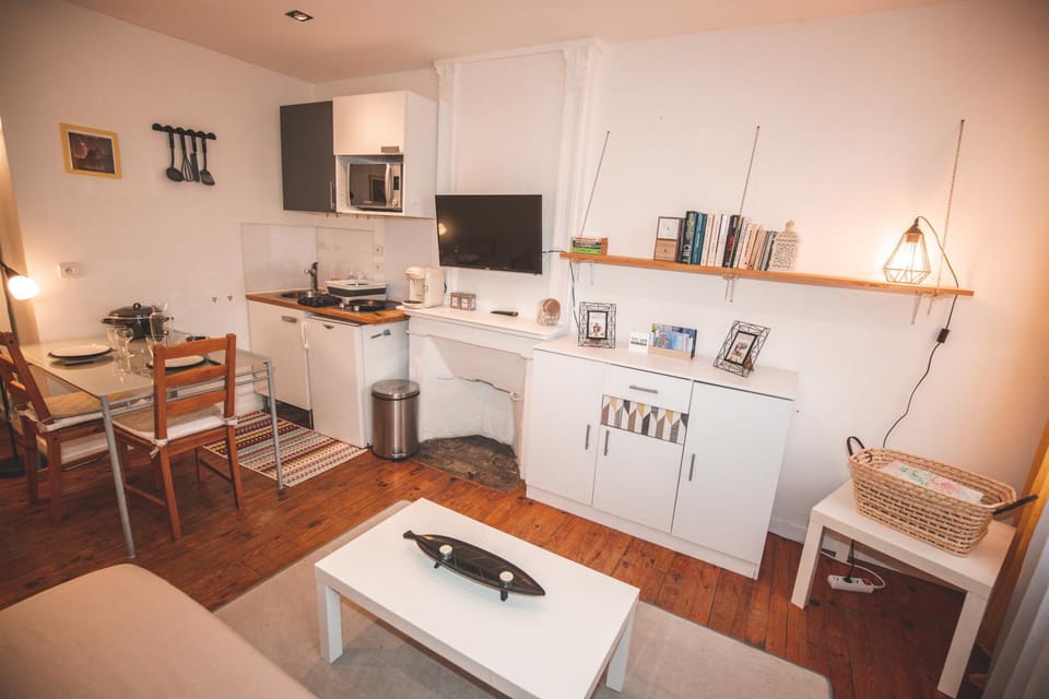 TV and multimedia, Living room, Dining area