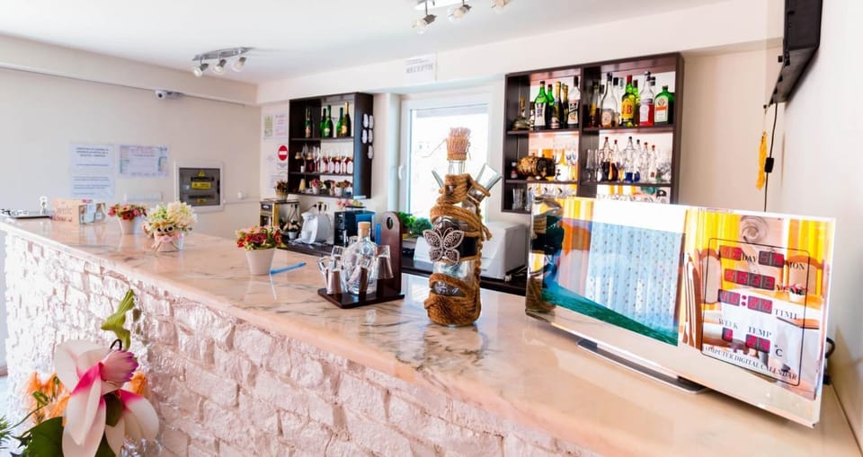 Lounge or bar, Drinks