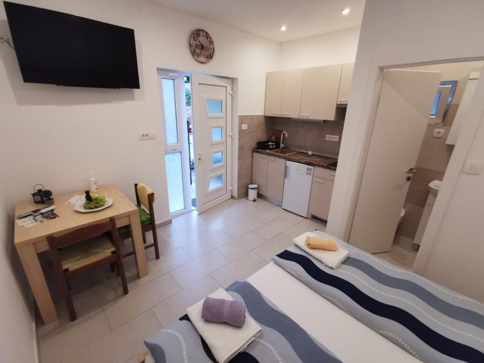 TV and multimedia, Dining area