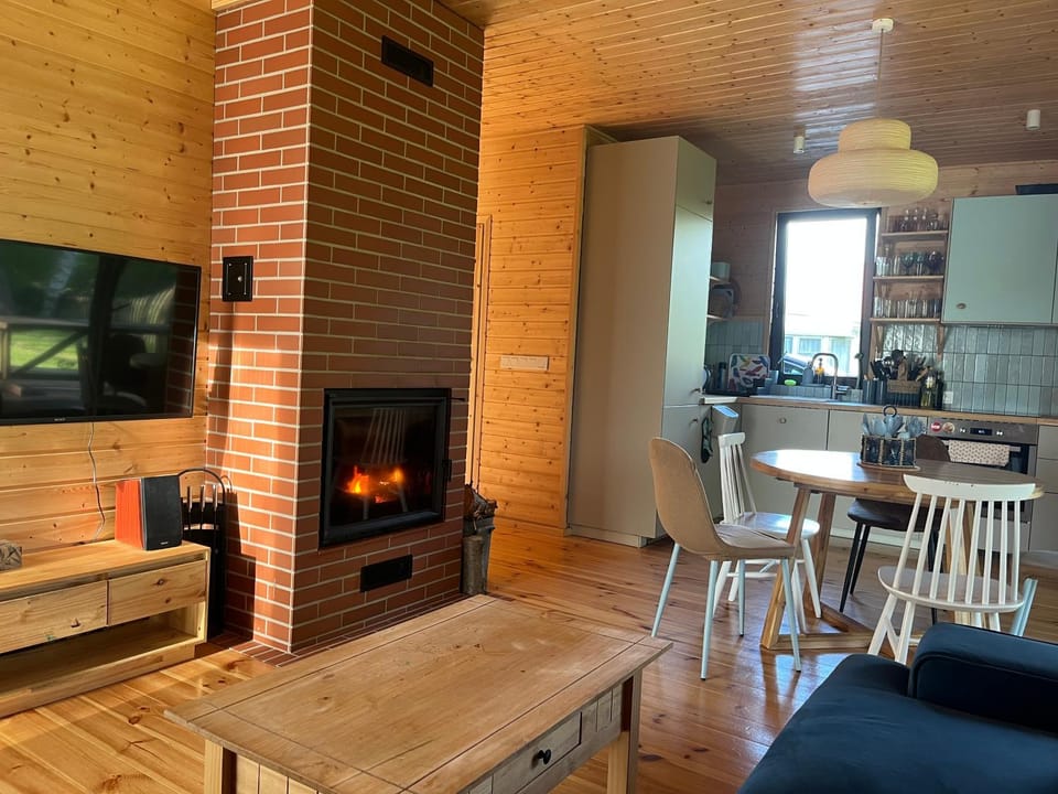 TV and multimedia, Kitchen or kitchenette, Living room, Seating area