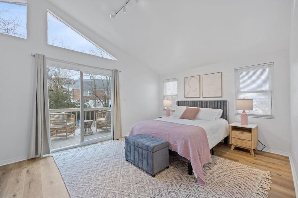 Green Destiny! 7min to DT Cincy, Pool & Hottub House in Covington