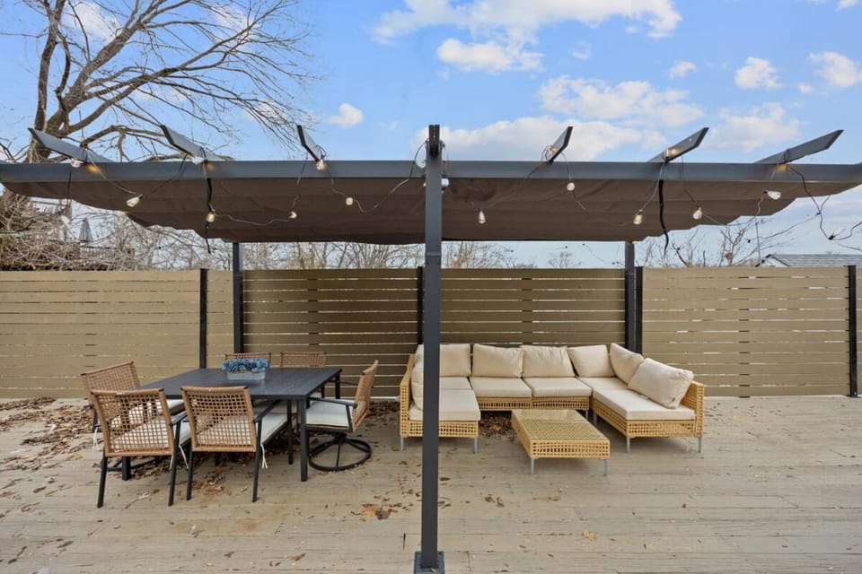 Green Destiny! 7min to DT Cincy, Pool & Hottub House in Covington