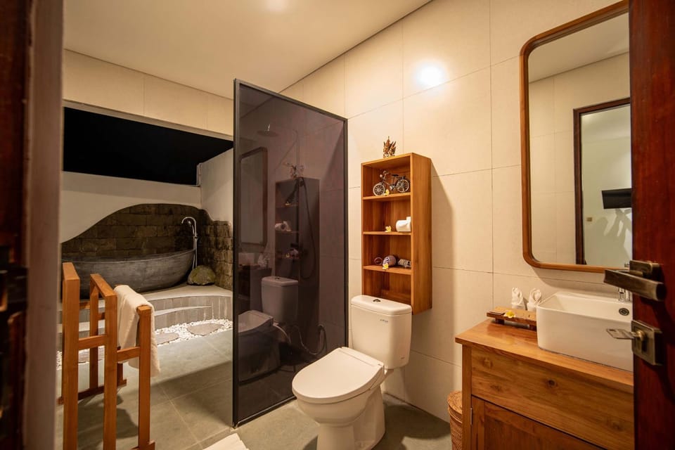 Shower, Toilet, Bath