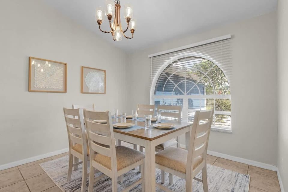Seating area, Dining area