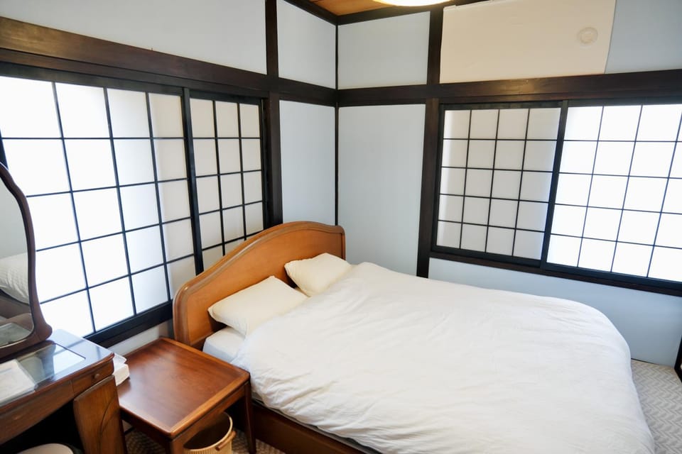 古民家一棟貸子犬と画家みんなの家 Apartment in Aichi Prefecture