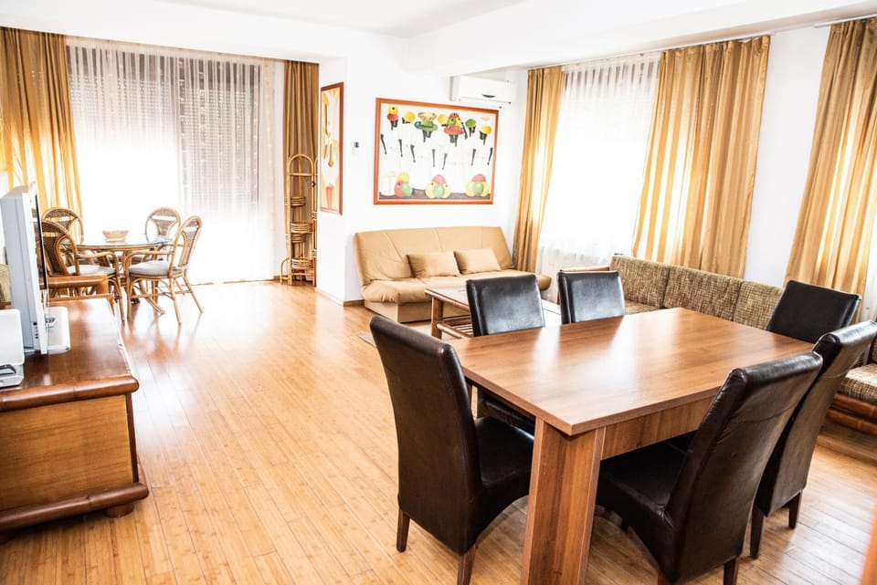 Living room, Seating area, Dining area