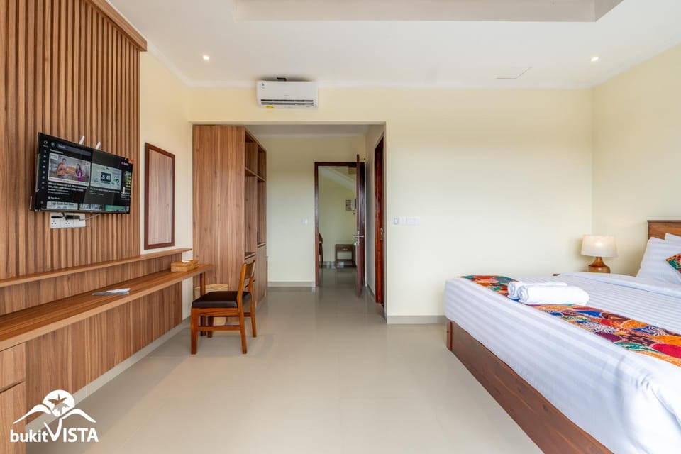 Communal lounge/ TV room, Bed, TV and multimedia, Photo of the whole room, Bedroom, towels, wardrobe, air conditioner