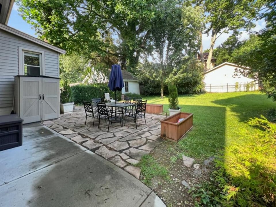 Cute & Cozy 2 bed 1 and a half bath Oakley House in Cincinnati