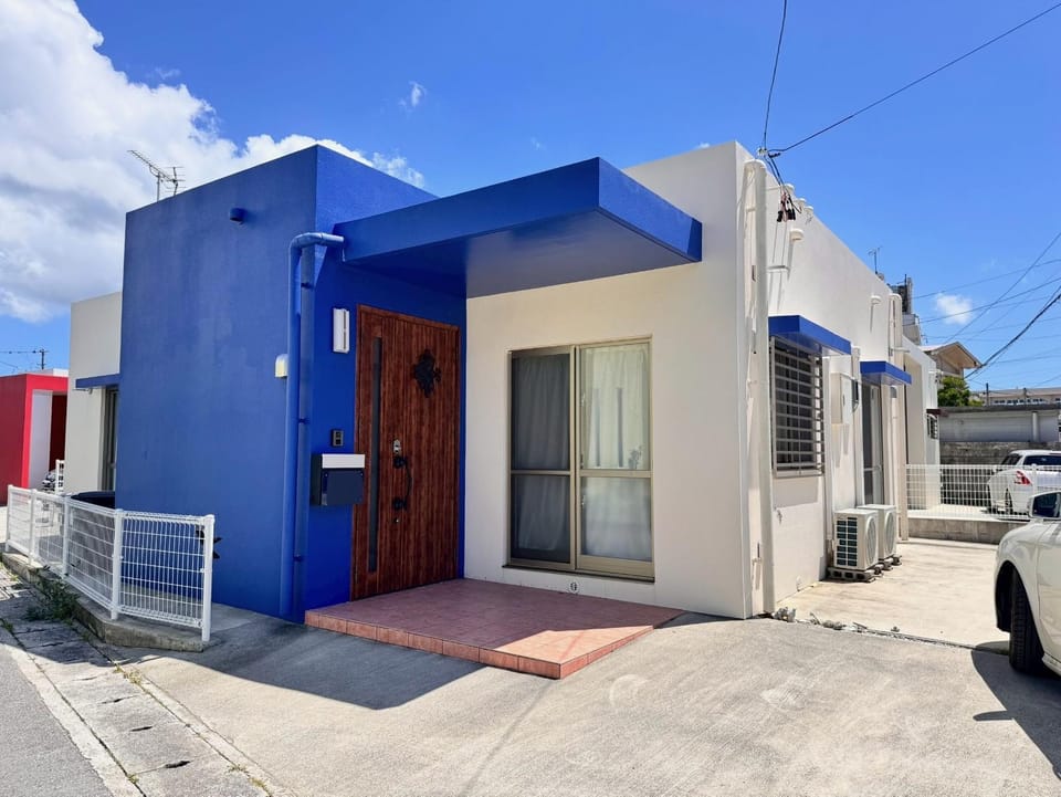Property building, Day, Neighbourhood, Street view, Parking