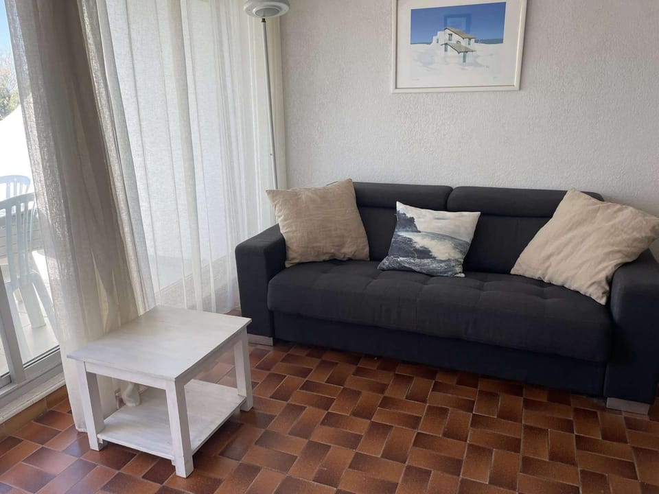 Studio + 2 cabines direct plage, terrasse, parking, 4 pers. Cabin in Le Grau-du-Roi