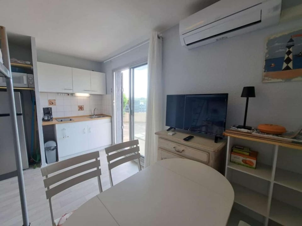 Studio rénové avec climatisation, terrasse et parking à Marseillan-Plage - FR-1-326-862 Apartment in Marseillan