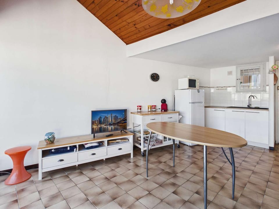 Appartement 2 pièces en duplex, proche plage, parking privé - FR-1-326-861 Apartment in Marseillan