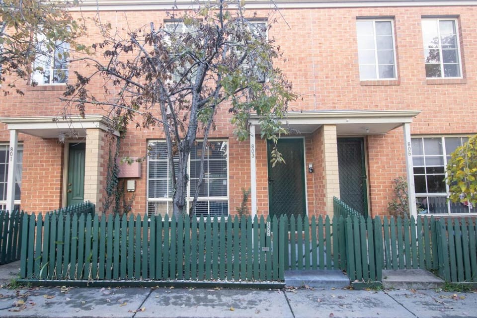 Cosmo Place - Pet Friendly with Private Yard House in Ballarat