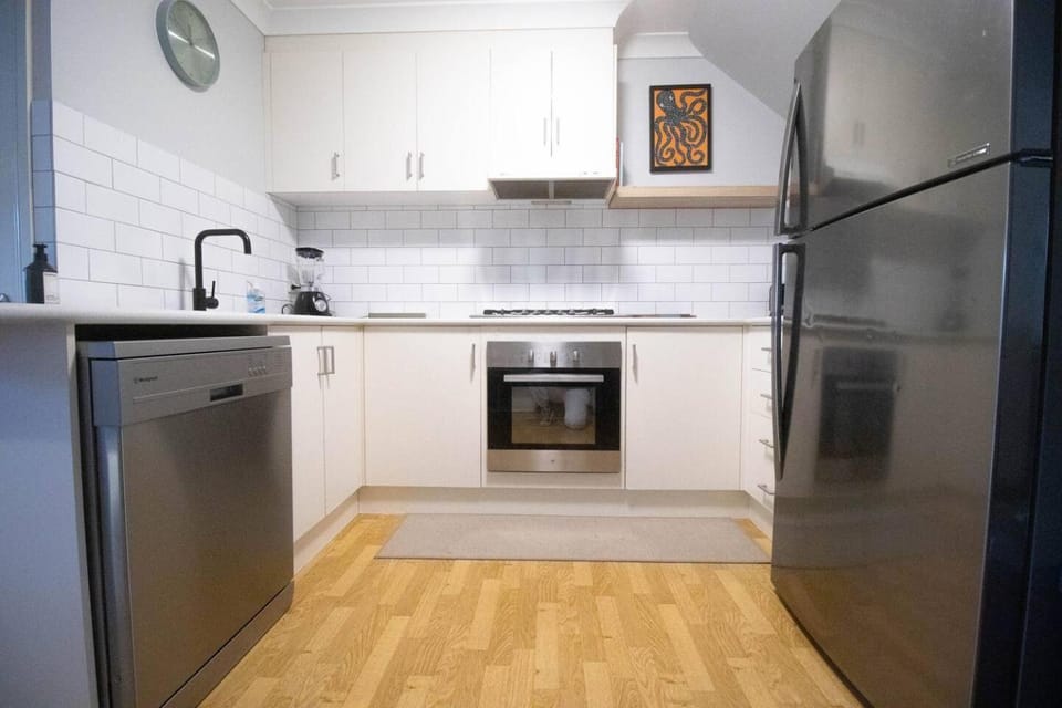 Cosmo Place - Pet Friendly with Private Yard House in Ballarat