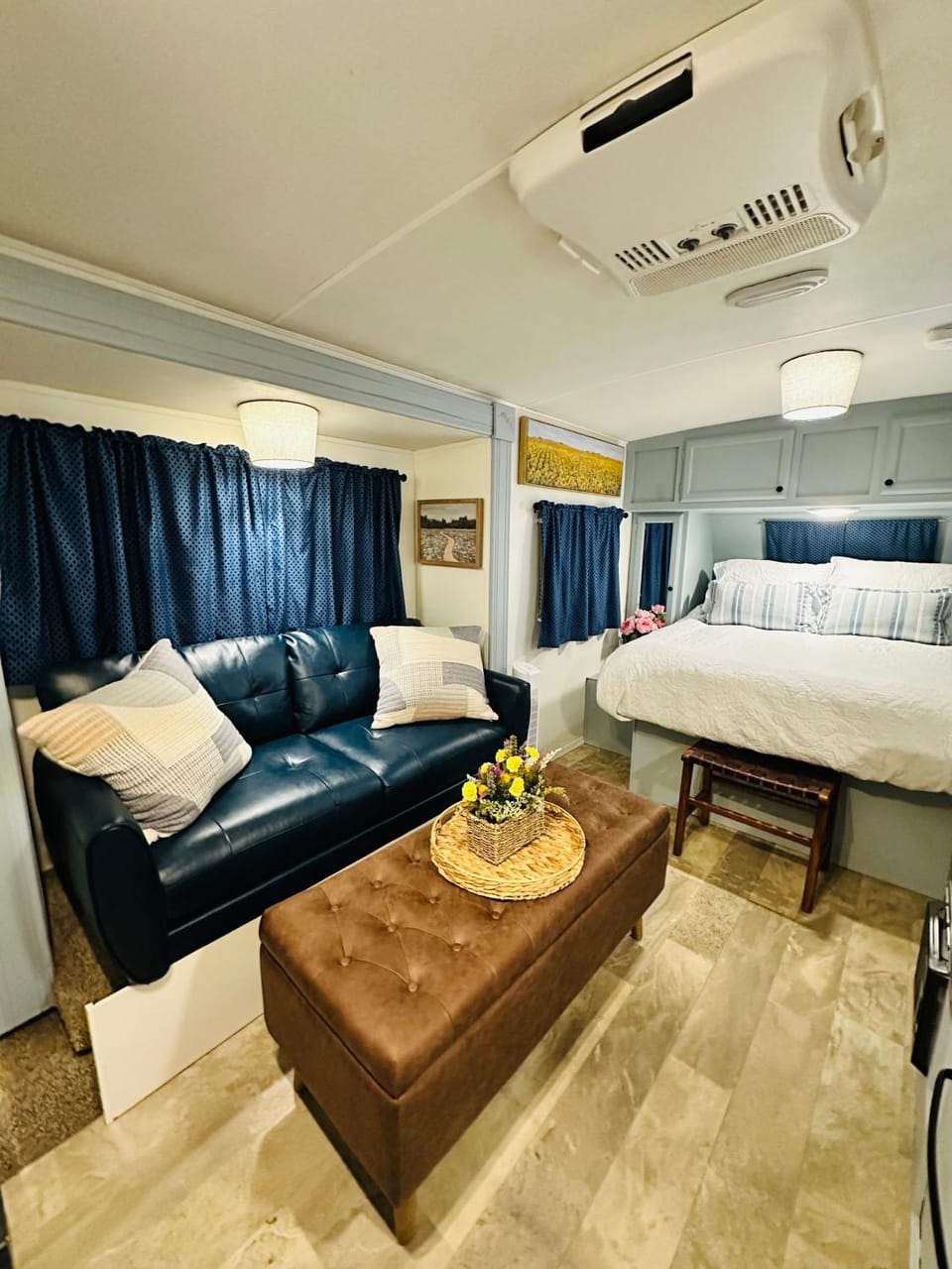 Bed, Photo of the whole room, Seating area, Bedroom
