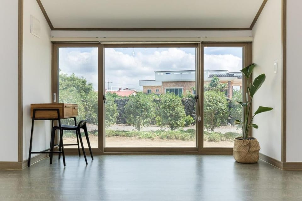 Saesarr Private Stay in Mandarin Orchard, 100m from Sea House in South Korea