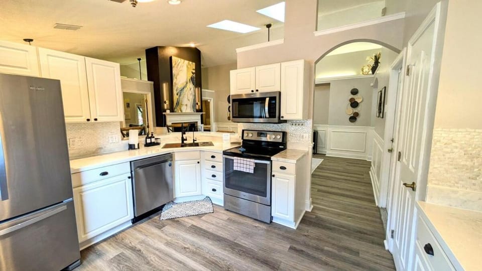 Modern 3BR Home 10 Min from MCO House in Orlando