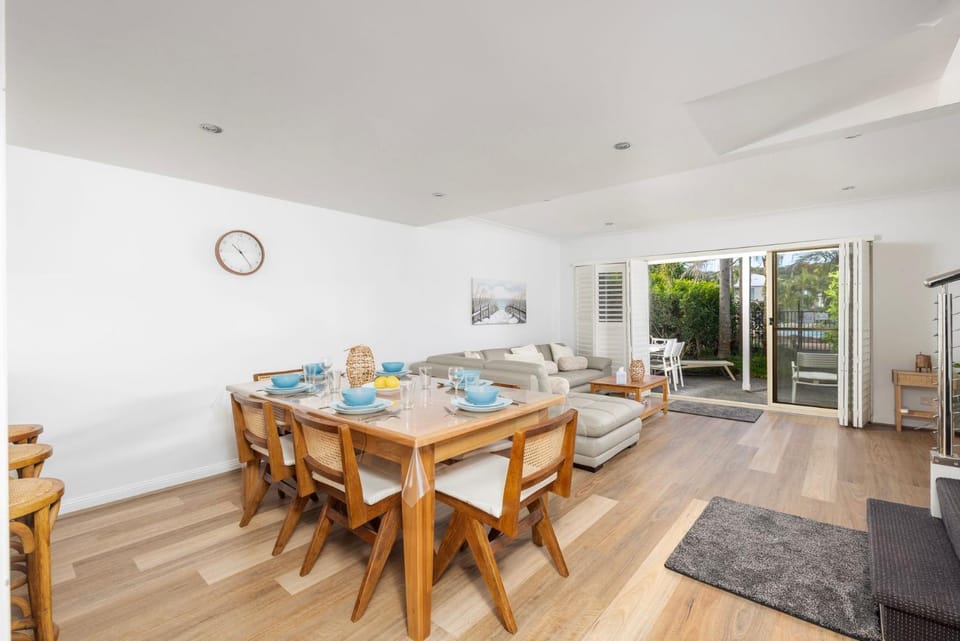 Oaks Pacific Blue Port Stephens. Apartment overlooking the Pool Apartment in Corlette
