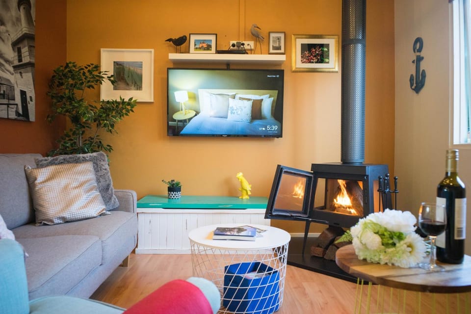Living room, Seating area, fireplace