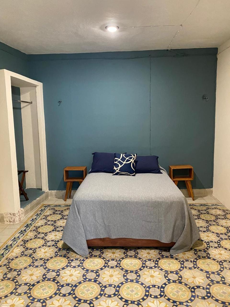 Photo of the whole room, Bedroom