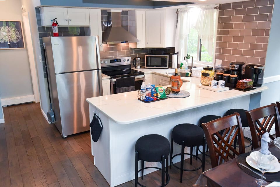 Kitchen or kitchenette, microwave, oven, toaster