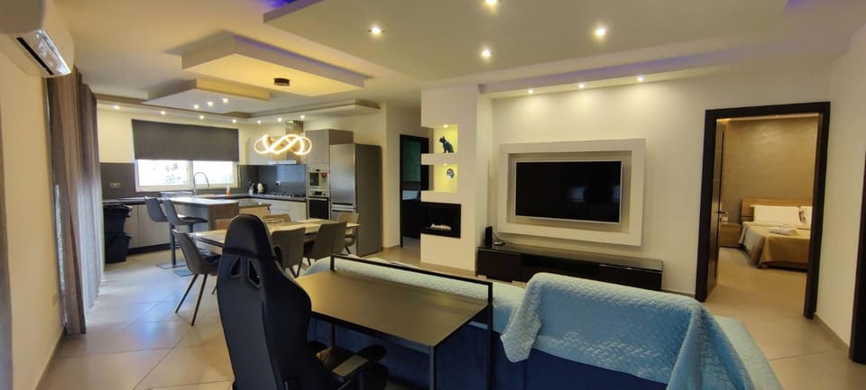 Communal lounge/ TV room, Bed, TV and multimedia, Living room, Dining area, Bedroom