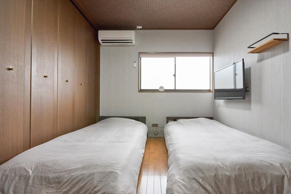 Bed, TV and multimedia, Photo of the whole room, Bedroom, air conditioner
