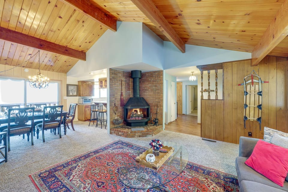 Stunning Views, Game Room: Big Bear Area Mtn Cabin Cabin in Running Springs