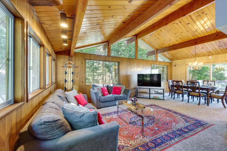 Stunning Views, Game Room: Big Bear Area Mtn Cabin Cabin in Running Springs