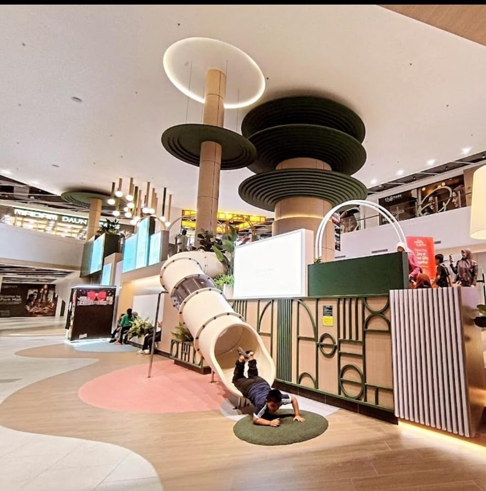Restaurant/places to eat, Seating area