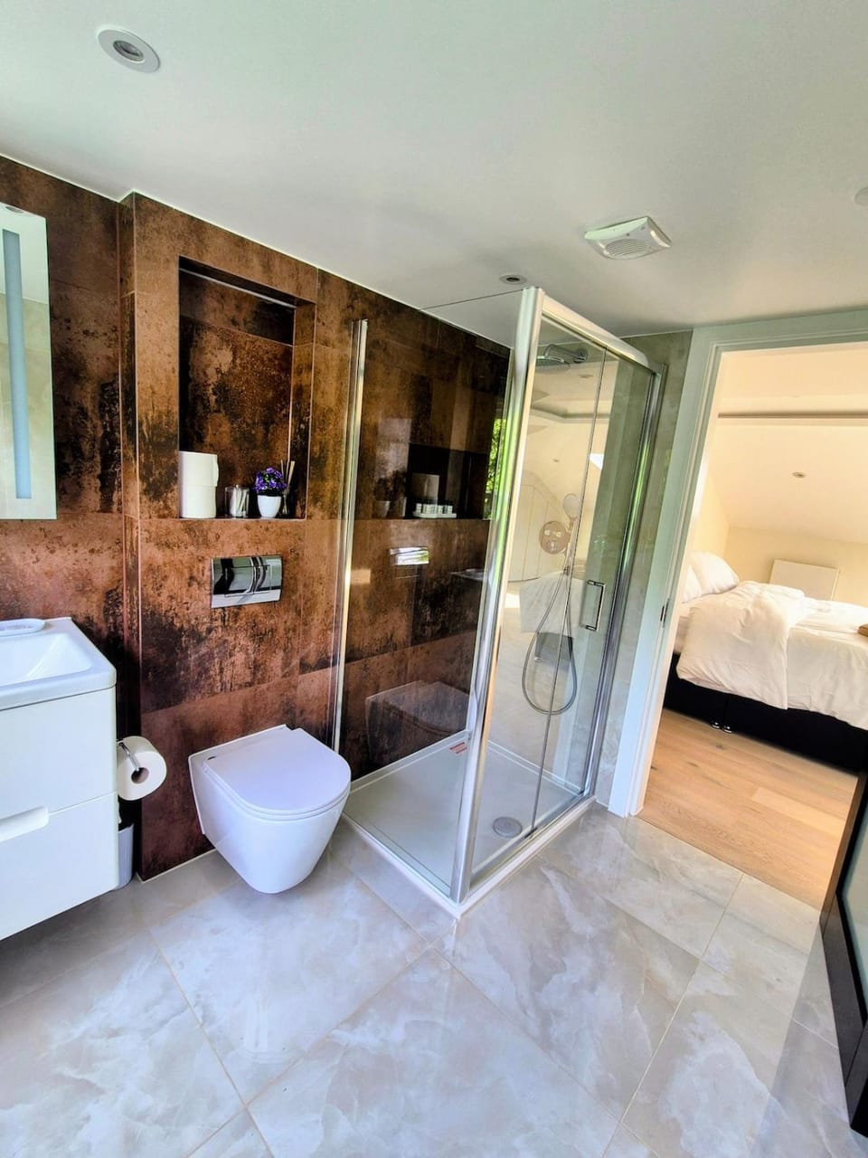 Shower, Toilet, Bathroom, Photo of the whole room, towels