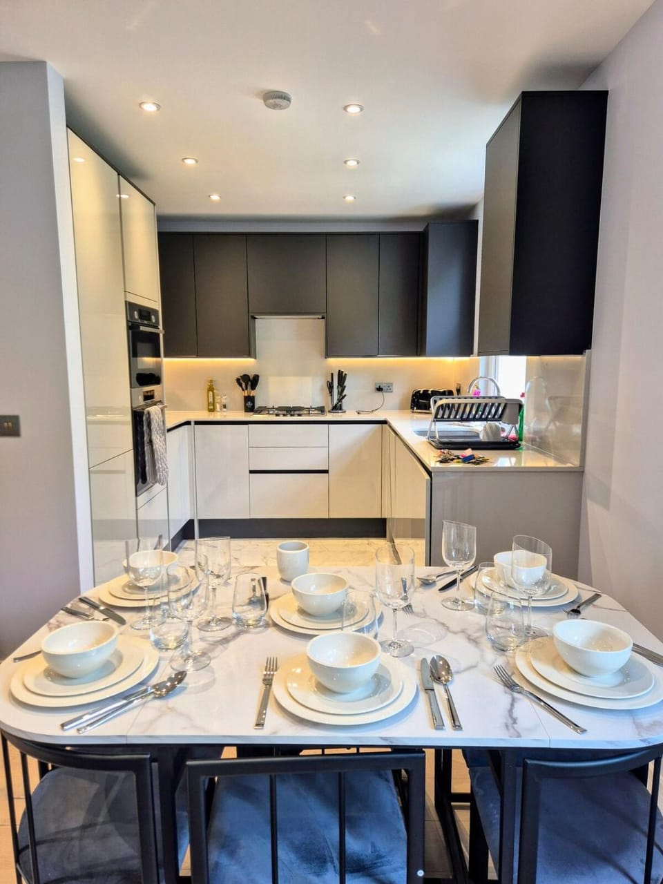 Kitchen or kitchenette, Dining area, dishwasher, stove