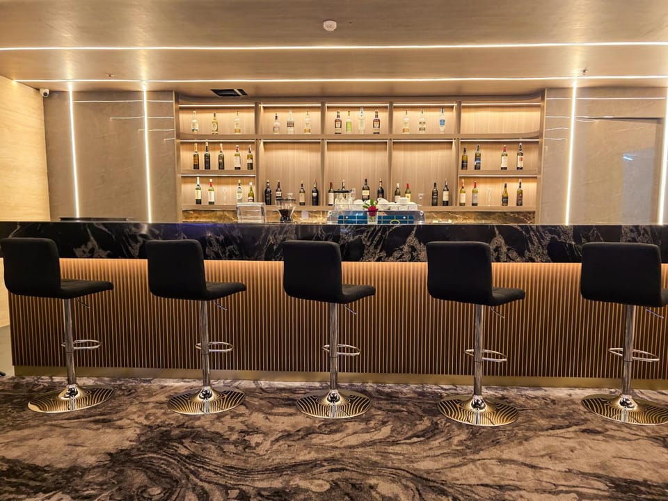 Lounge or bar, Lounge or bar