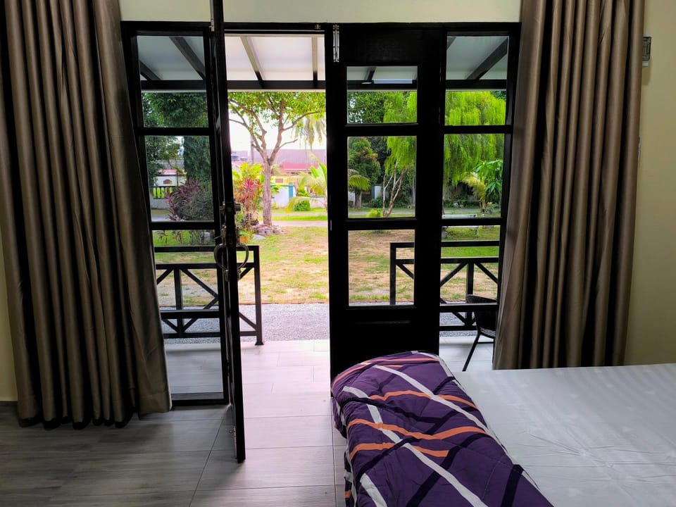 Kampung vibes with good location Chalet in Malaysia