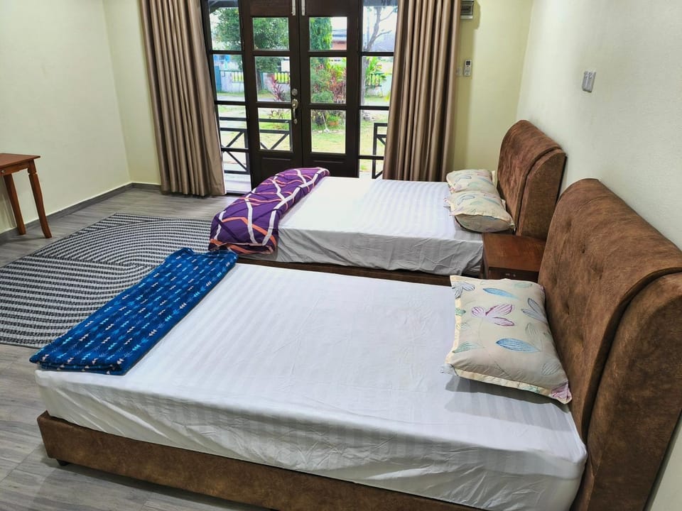 Kampung vibes with good location Chalet in Malaysia