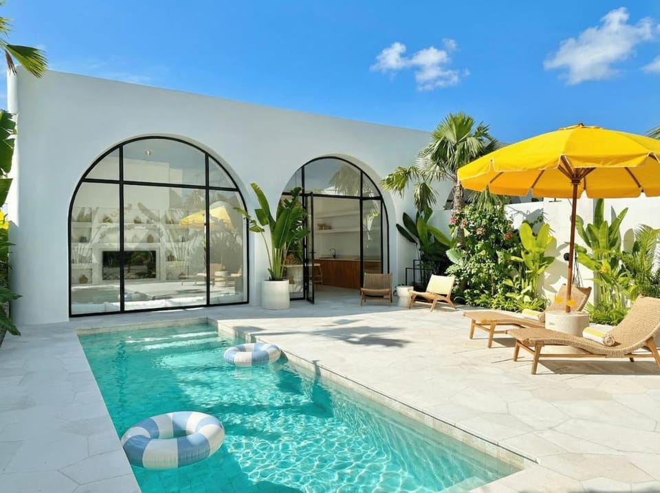 Property building, Natural landscape, Garden view, Pool view, Swimming pool, sunbed