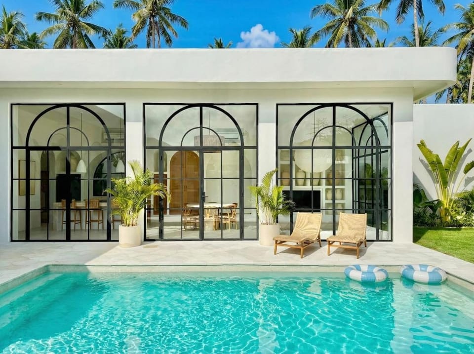 Property building, Natural landscape, Garden, View (from property/room), Balcony/Terrace, Seating area, Garden view, Pool view, Swimming pool, sunbed
