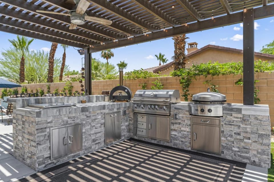 Private Pickleball Court Misters Hot Tub Pool Luxe La Quinta Home House in La Quinta