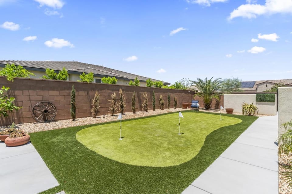 Private Pickleball Court Misters Hot Tub Pool Luxe La Quinta Home House in La Quinta