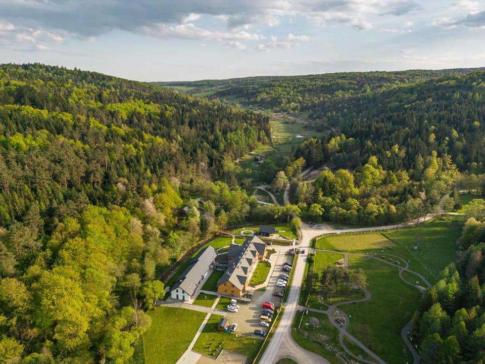 Property building, Nearby landmark, Spring, Day, Neighbourhood, Natural landscape, Bird's eye view, Summer, Mountain view