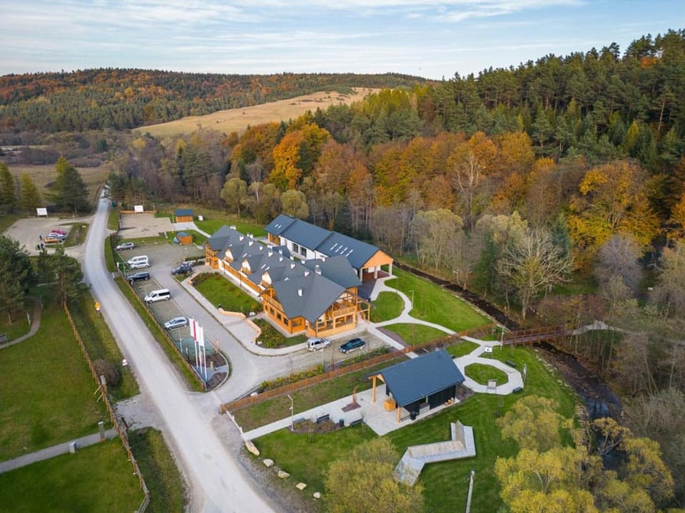 Off site, Day, Natural landscape, Bird's eye view, Autumn, Mountain view, Location