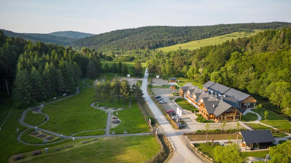 Property building, Nearby landmark, Spring, Day, Neighbourhood, Natural landscape, Bird's eye view, Summer, Mountain view, Parking