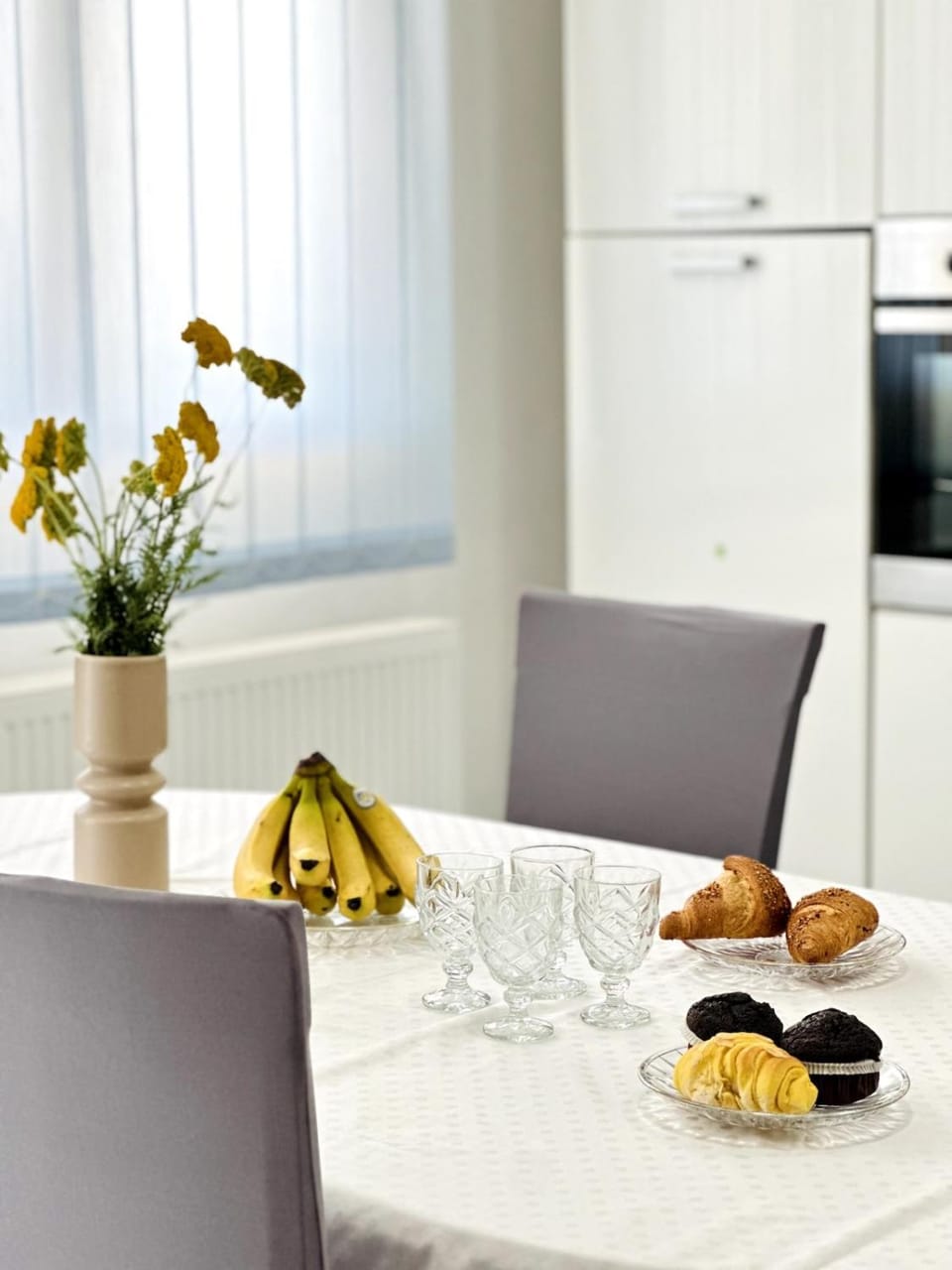 Kitchen or kitchenette, Food and drinks, Dining area, Food