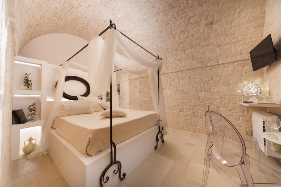 Bed, Photo of the whole room, Bedroom, internet, air conditioner