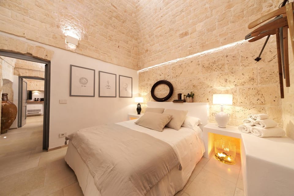 Photo of the whole room, air conditioner