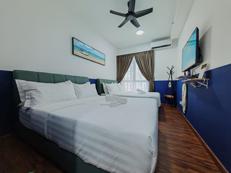 Bed, TV and multimedia, Photo of the whole room, Bedroom, towels